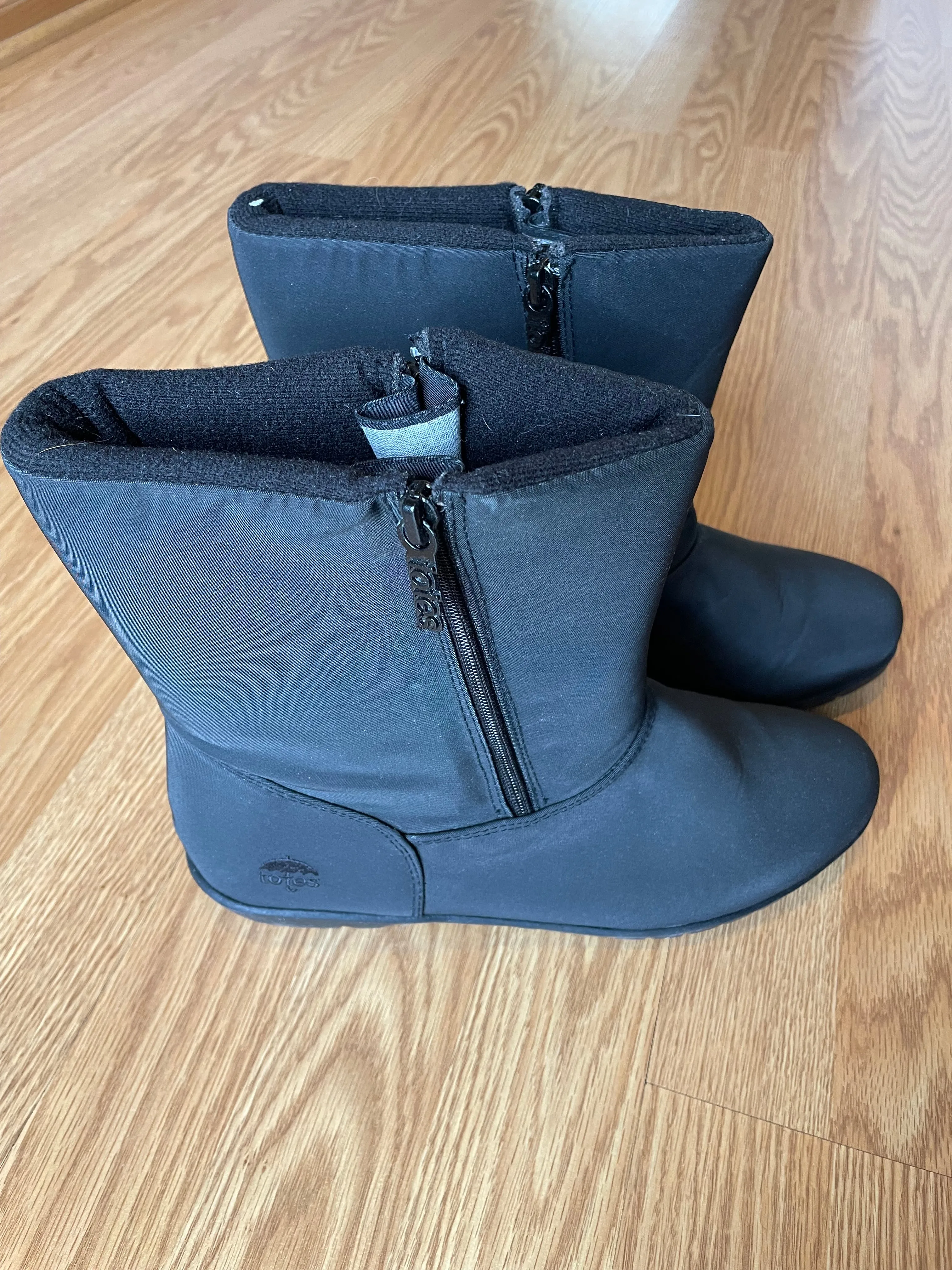 NEW Totes Roseanne Waterproof Boot (10M)