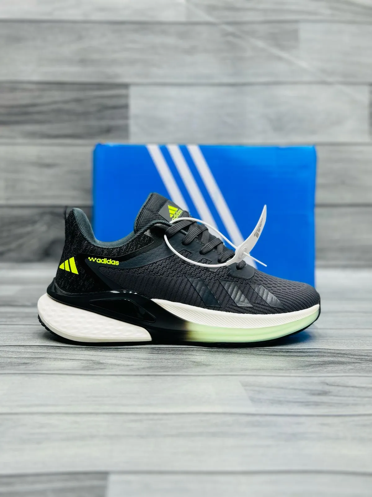 Premium & Stylish Running Shoes – Lightweight & Breathable